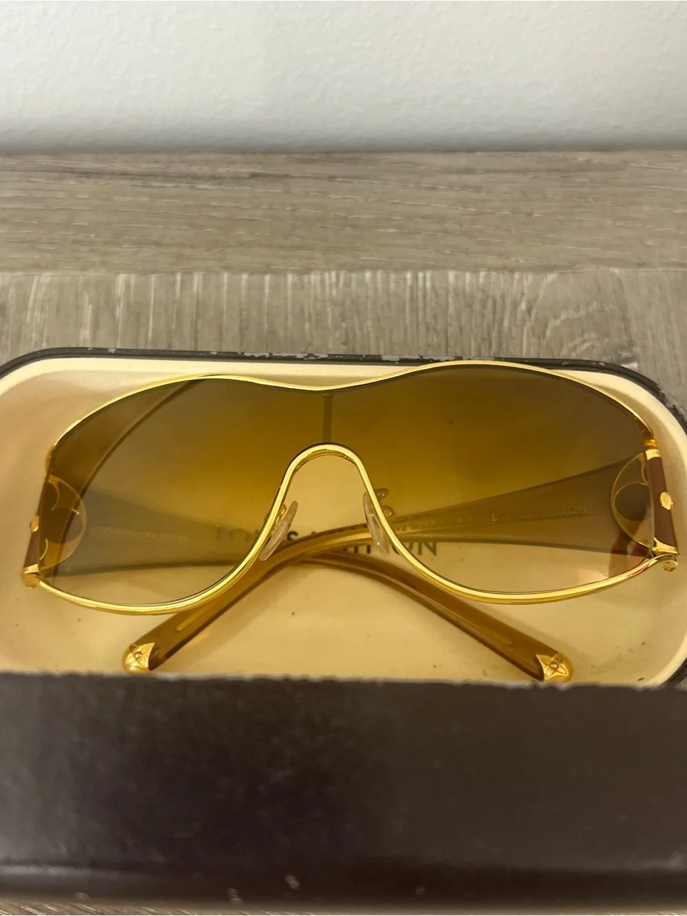 Louis Vuitton Oversized Women’s Sunglasses Size Small